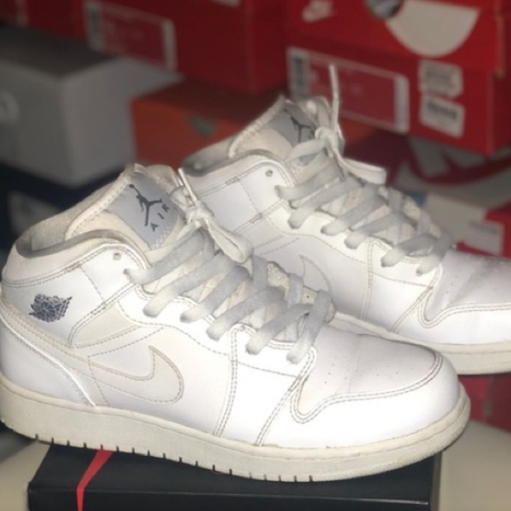 Jordan 1 mid